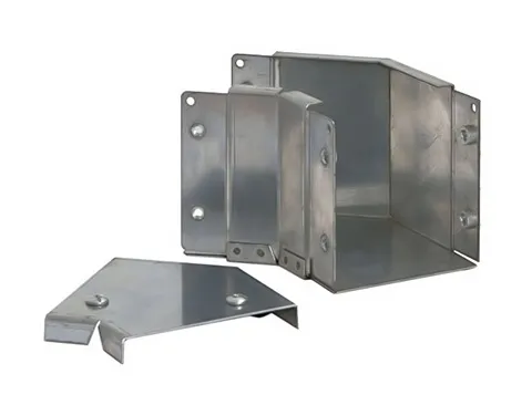 135°-Winkel, Knie 100 x 100 mm, Deckel oberhalb der Abgänge